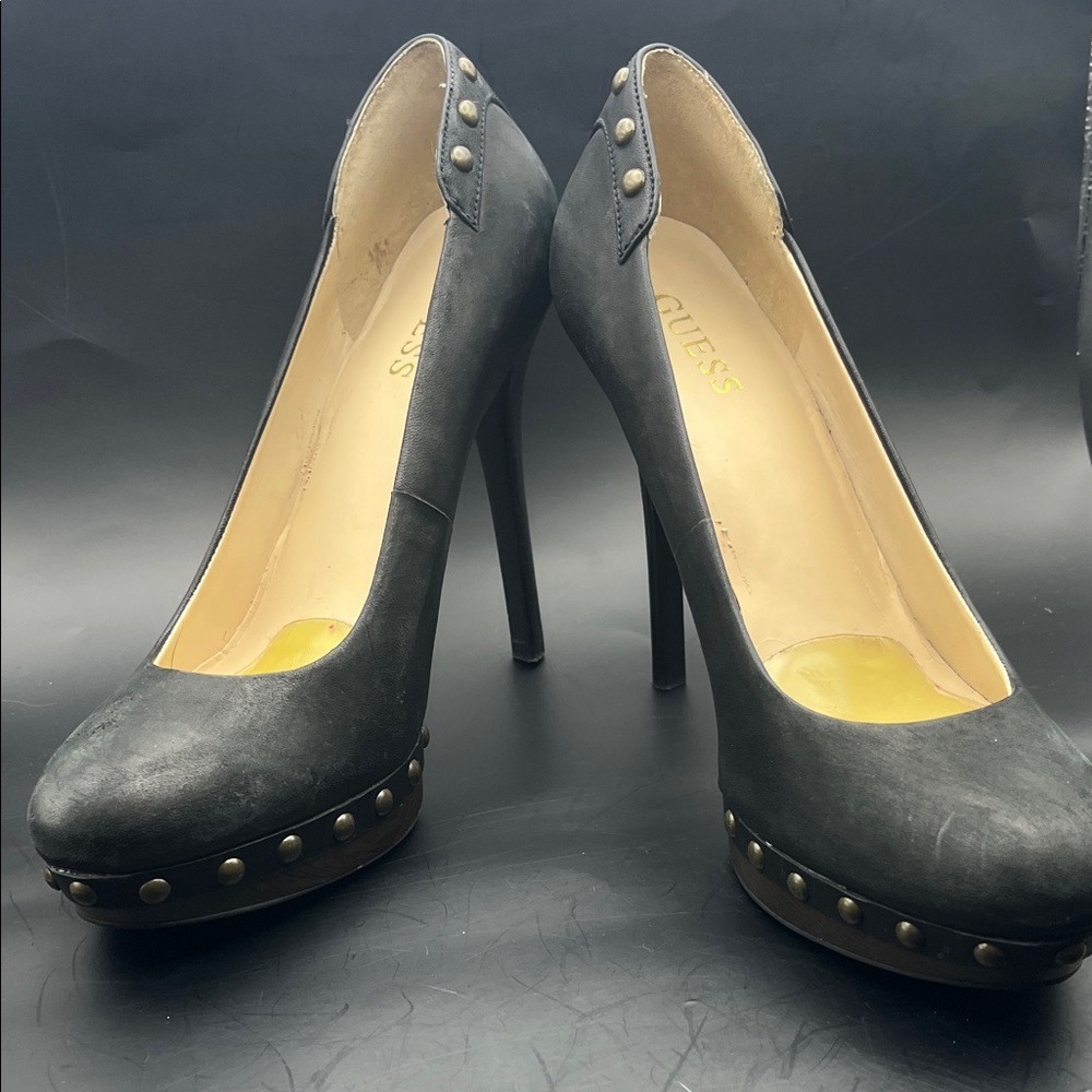 SZ 7M Guess Studded Platform Pump in Black leather womens heel
